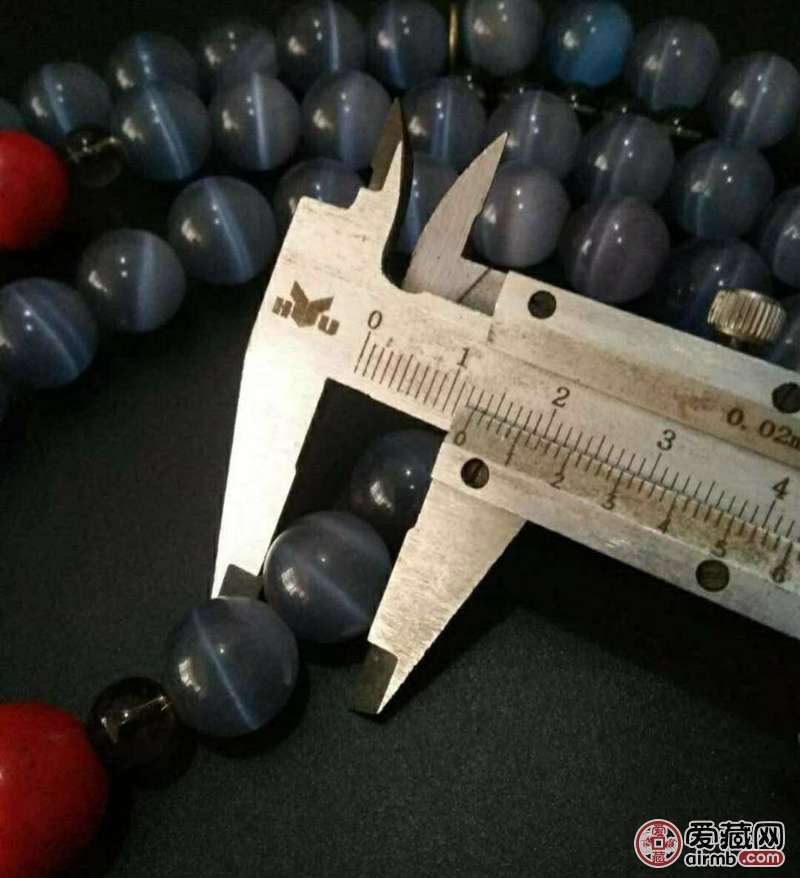 收来蓝色猫眼石朝珠一条 珊瑚水