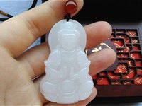 天然翡翠白底绿翡翠项链图片及价格