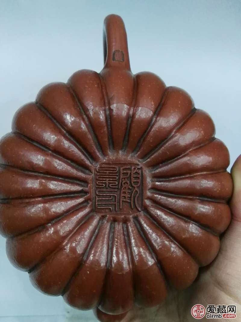 早期紫砂壶一把。底款顾景舟。细