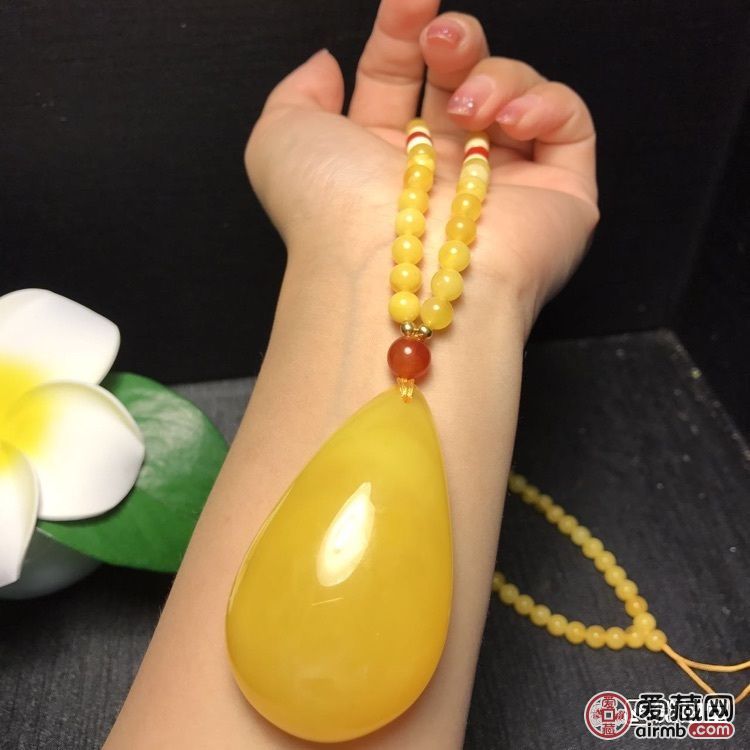 
<br />蜜蜡吊坠搭配 精