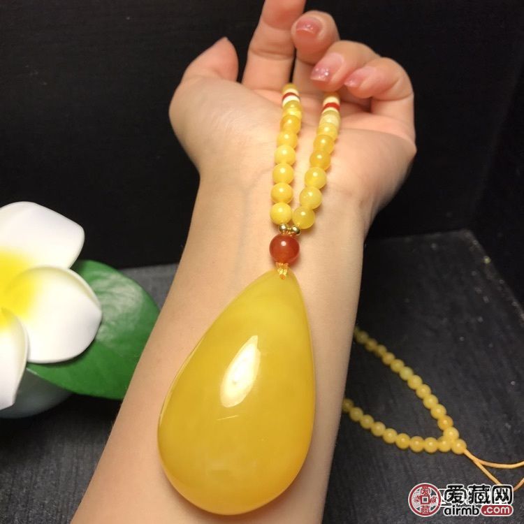 
<br />蜜蜡吊坠搭配 精