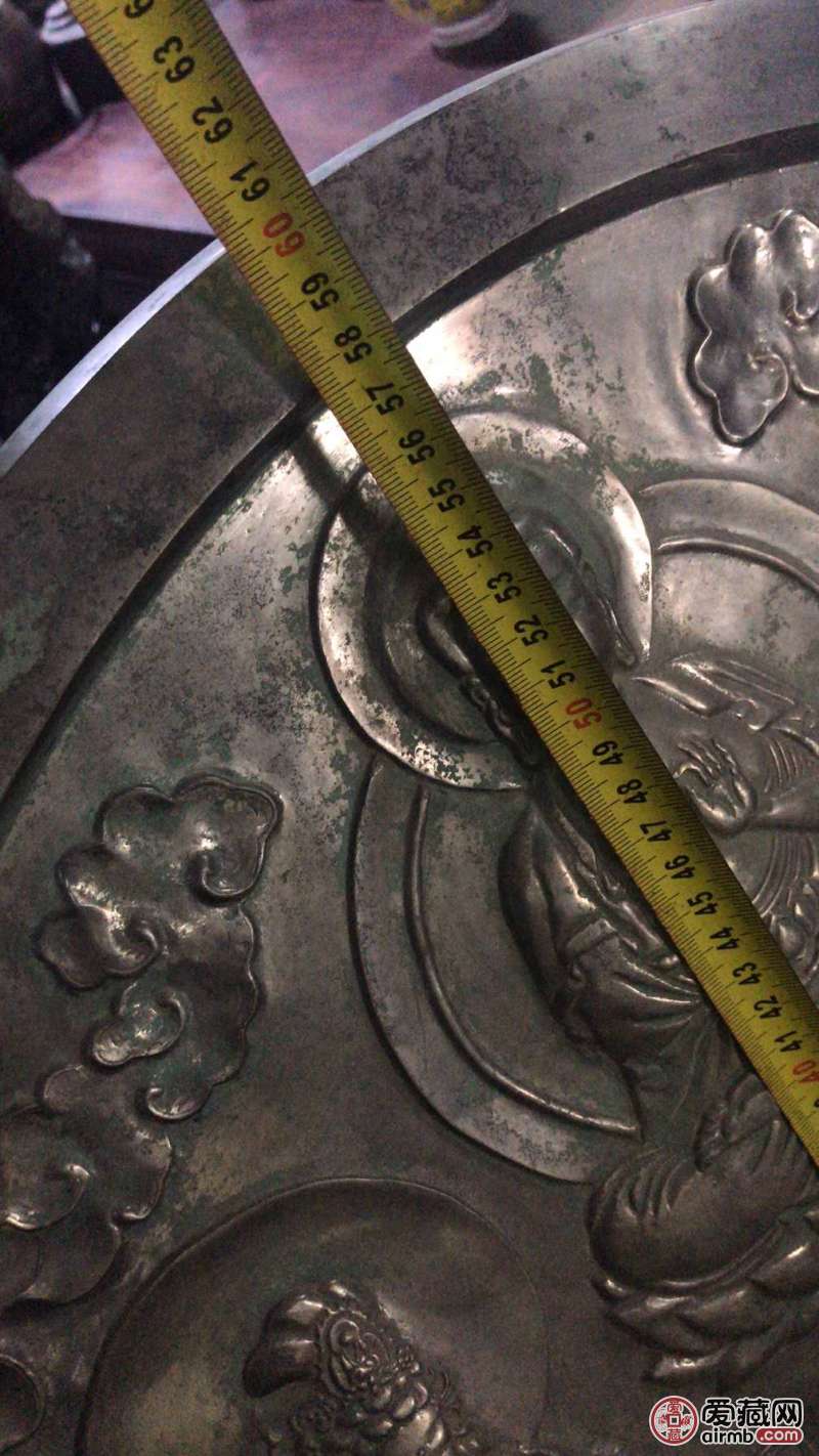 家里的老铜镜，很大有十几斤重，