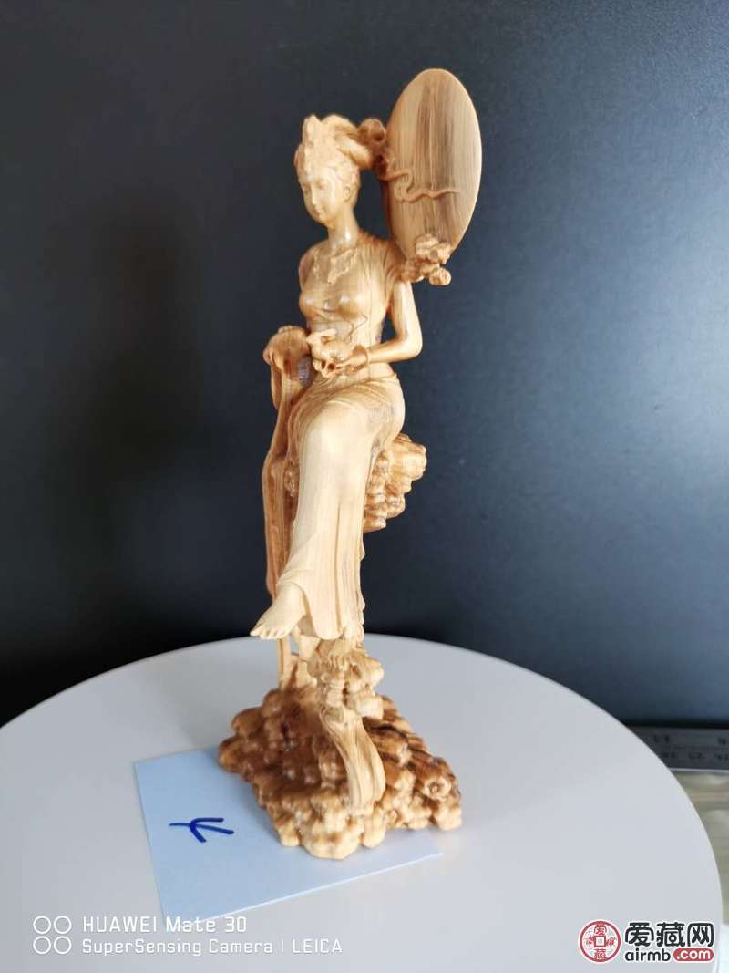 崖柏木雕嫦娥奔月。尺品相见图。