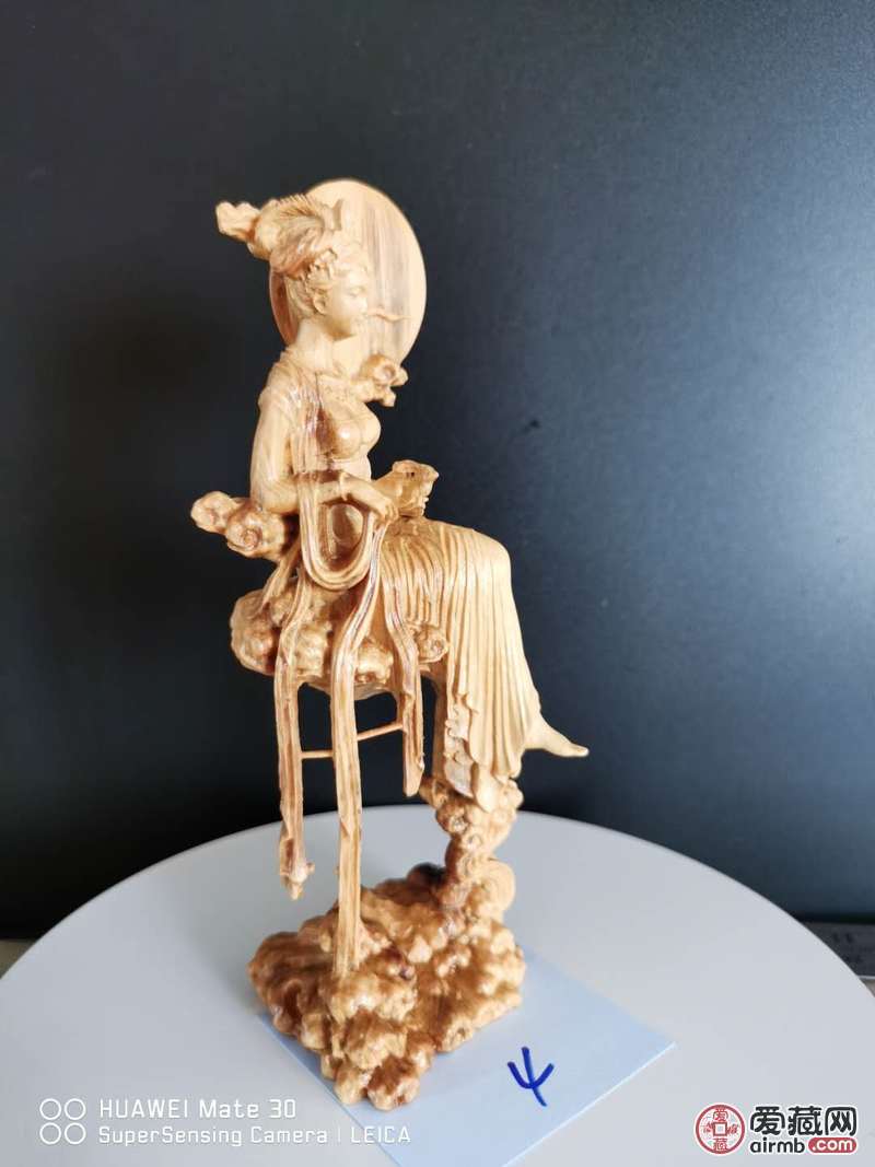 崖柏木雕嫦娥奔月。尺品相见图。