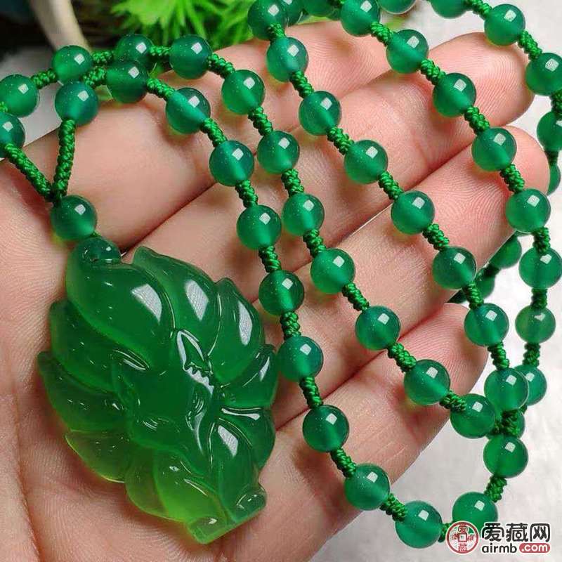 天然绿玉髓九尾狐吊坠玛瑙狐狸玉