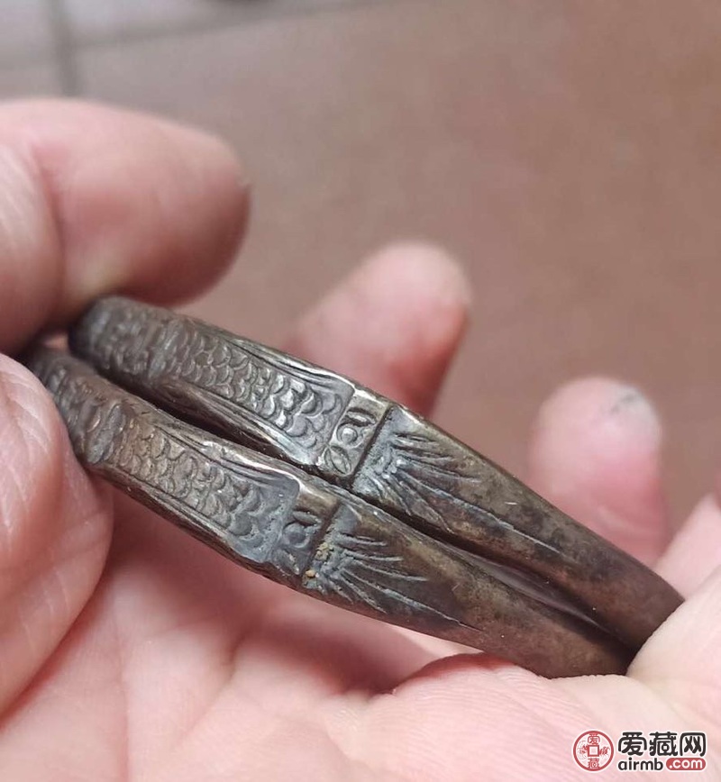 老银龙纹手镯