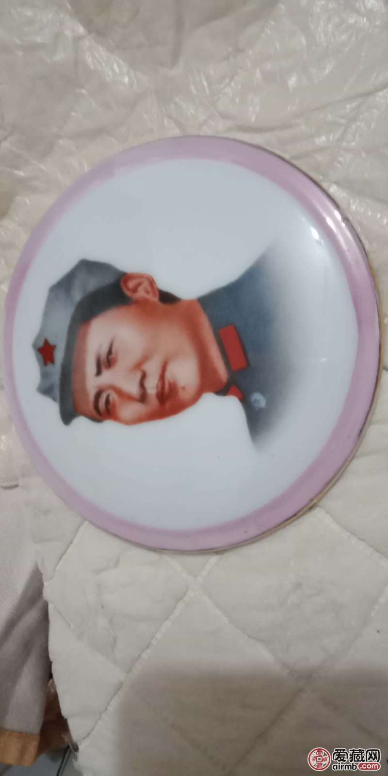 陶瓷大号毛主席像章。