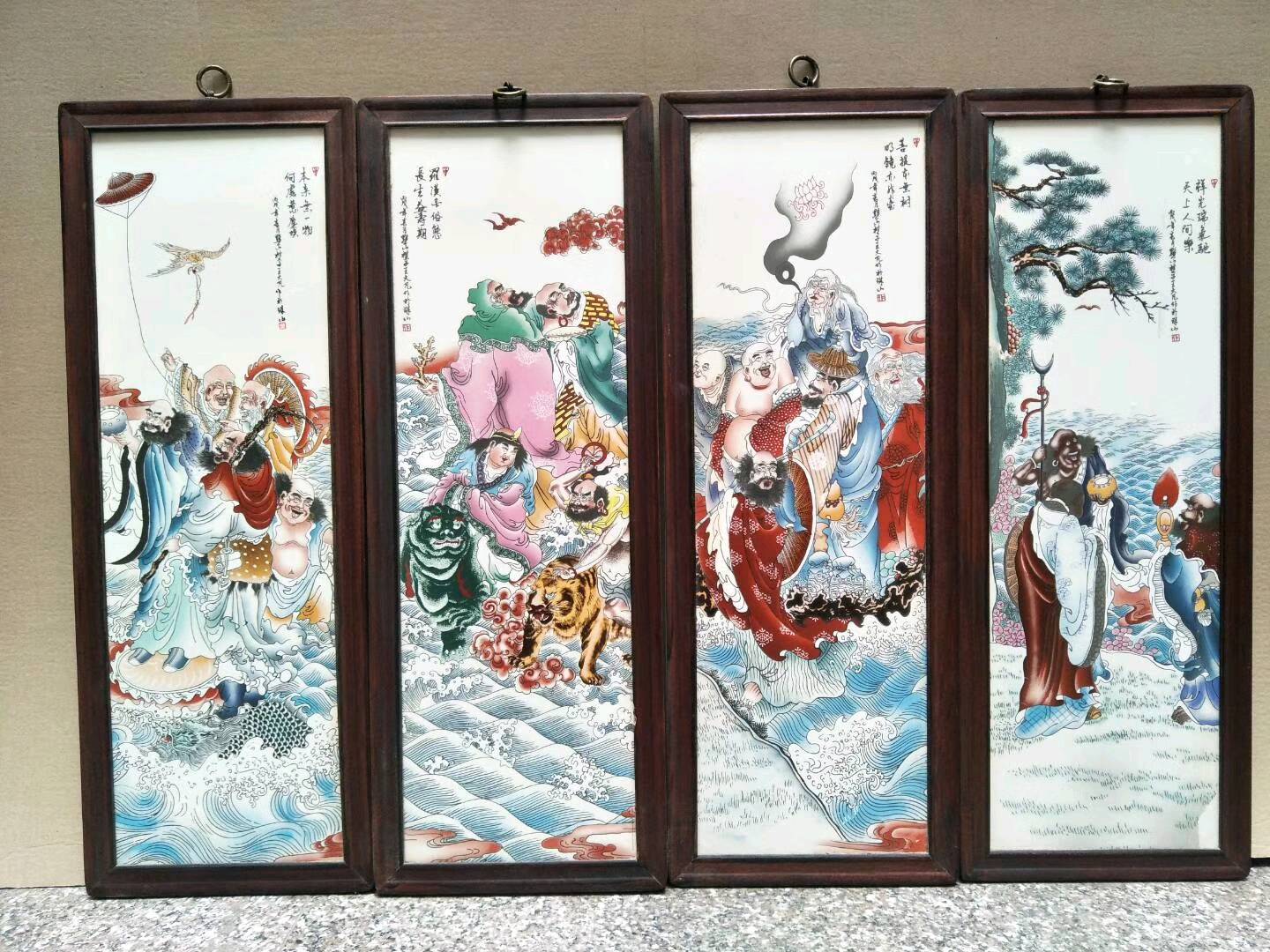 实物珍藏,王大凡八仙过海瓷板画一套四幅,,红木框架,品相如图,有喜欢