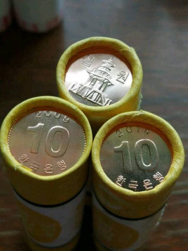 0 分享到: 韩币10元,原箱拆开,一卷,50枚,送精美方币桶  一尘十多年老
