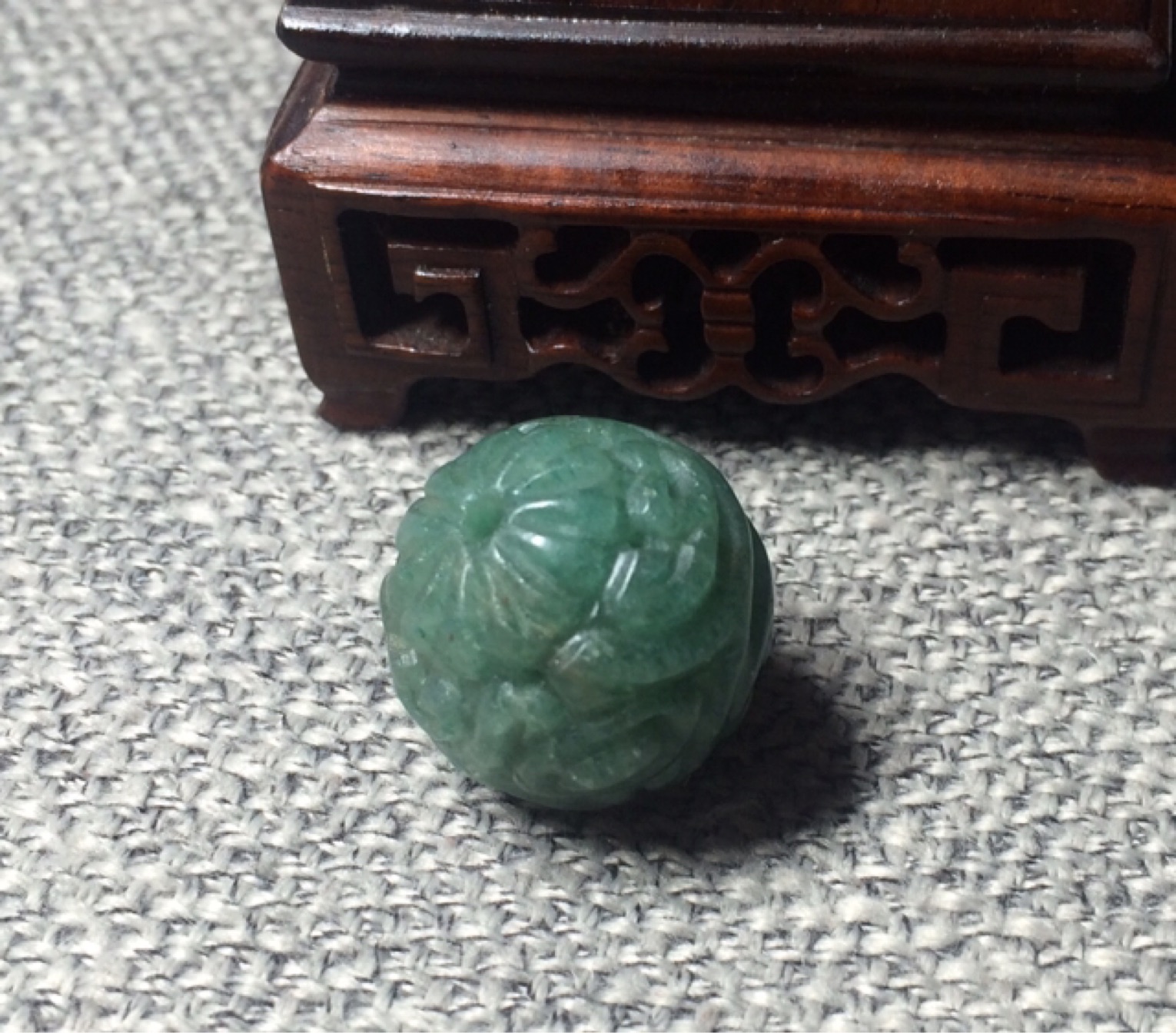 东陵玉大玉珠子,完整,纹饰好看