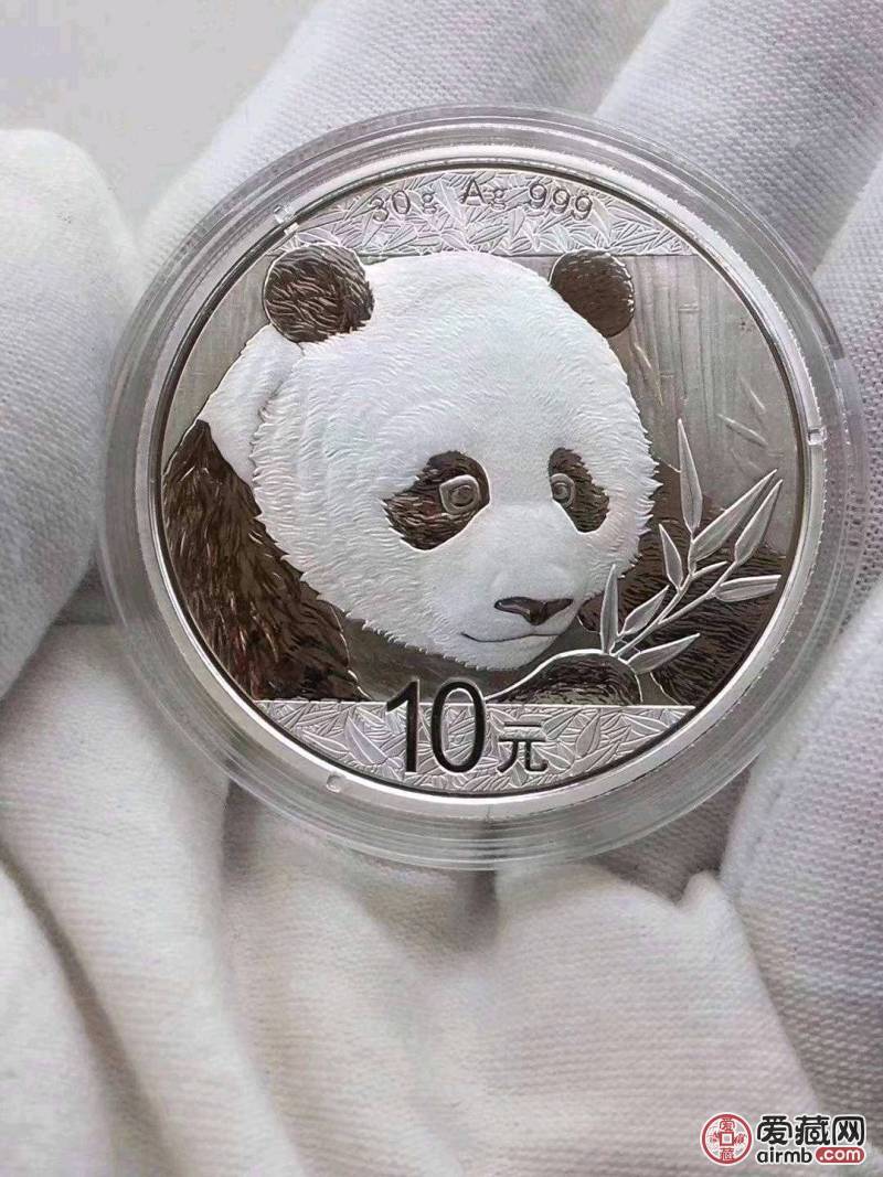 人人都喜爱的2018熊猫银币来