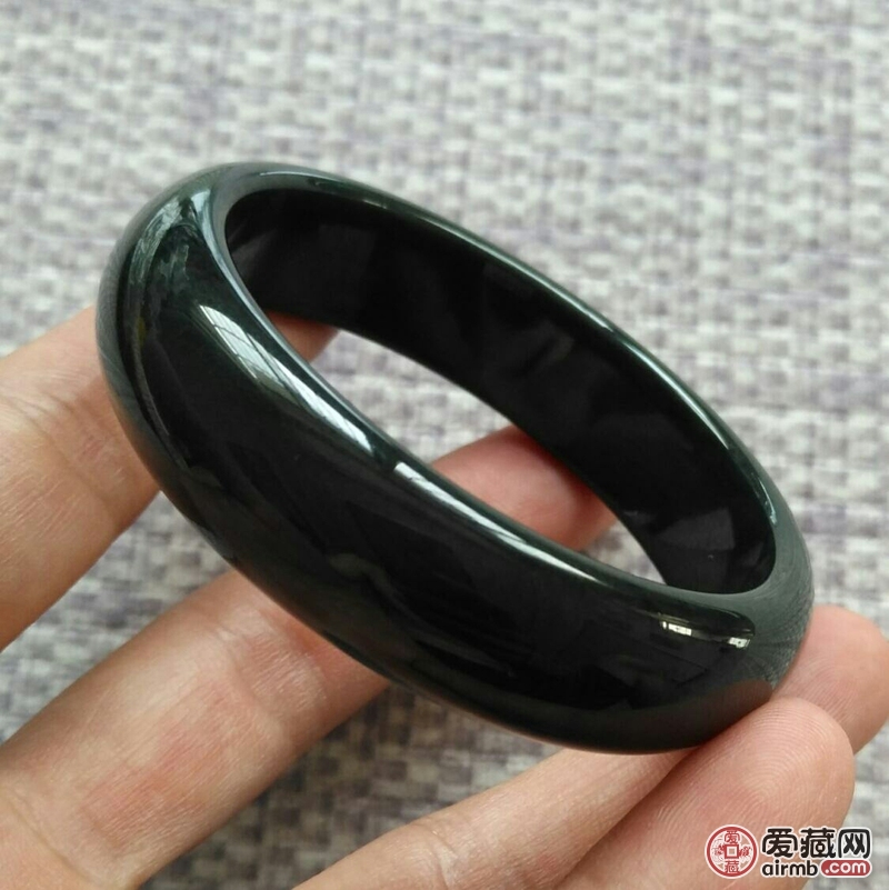 放漏了，保真正品新疆和田玉手镯