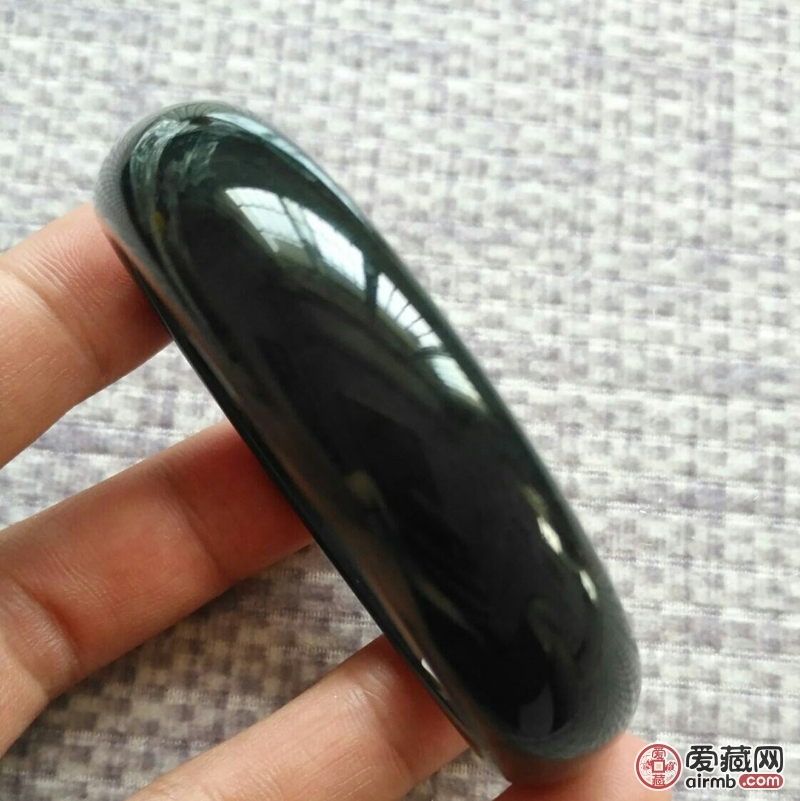 放漏了，保真正品新疆和田玉手镯