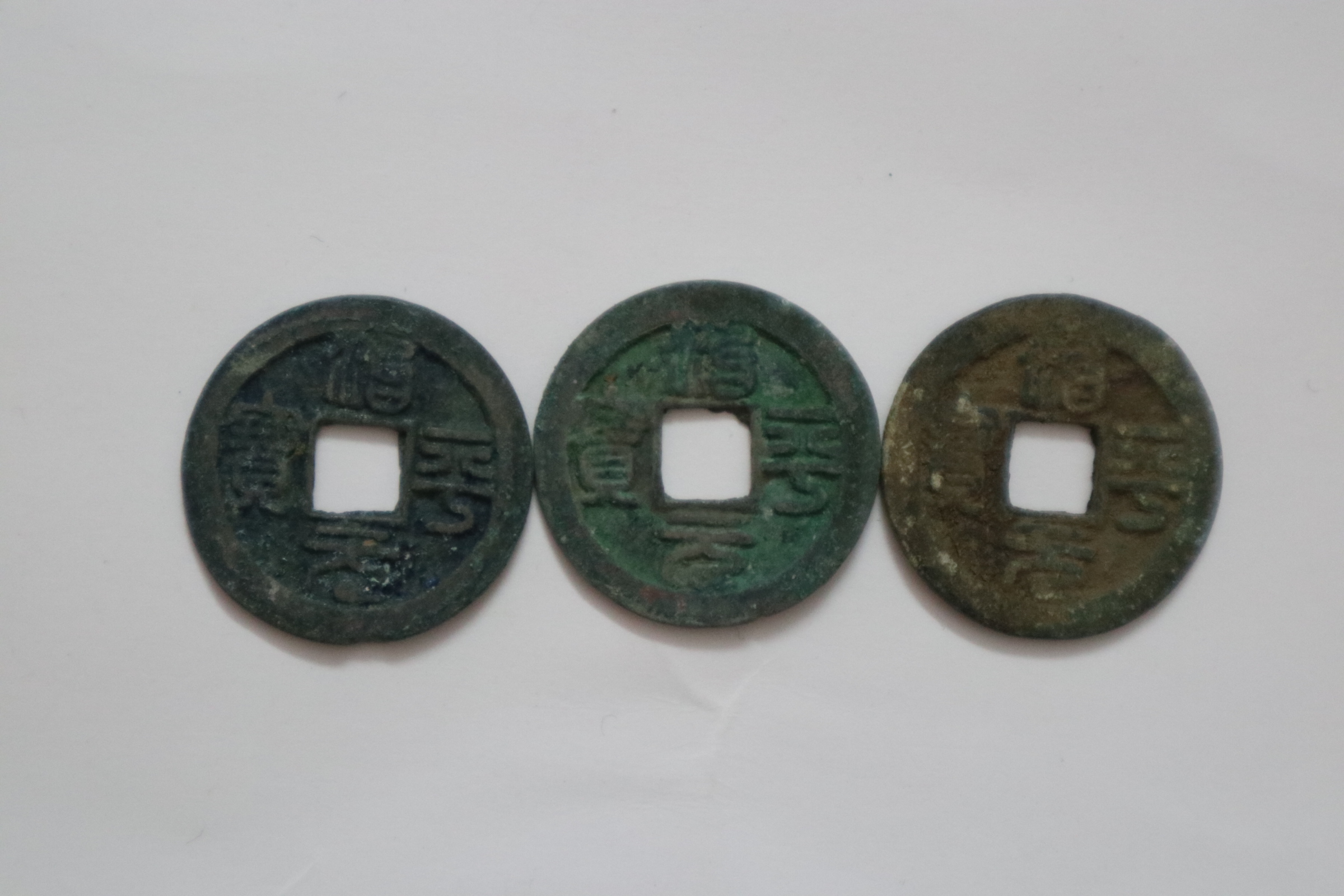 水印里痣的地方位移请帮忙鉴定