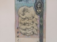 1980版和1990版100元人民币