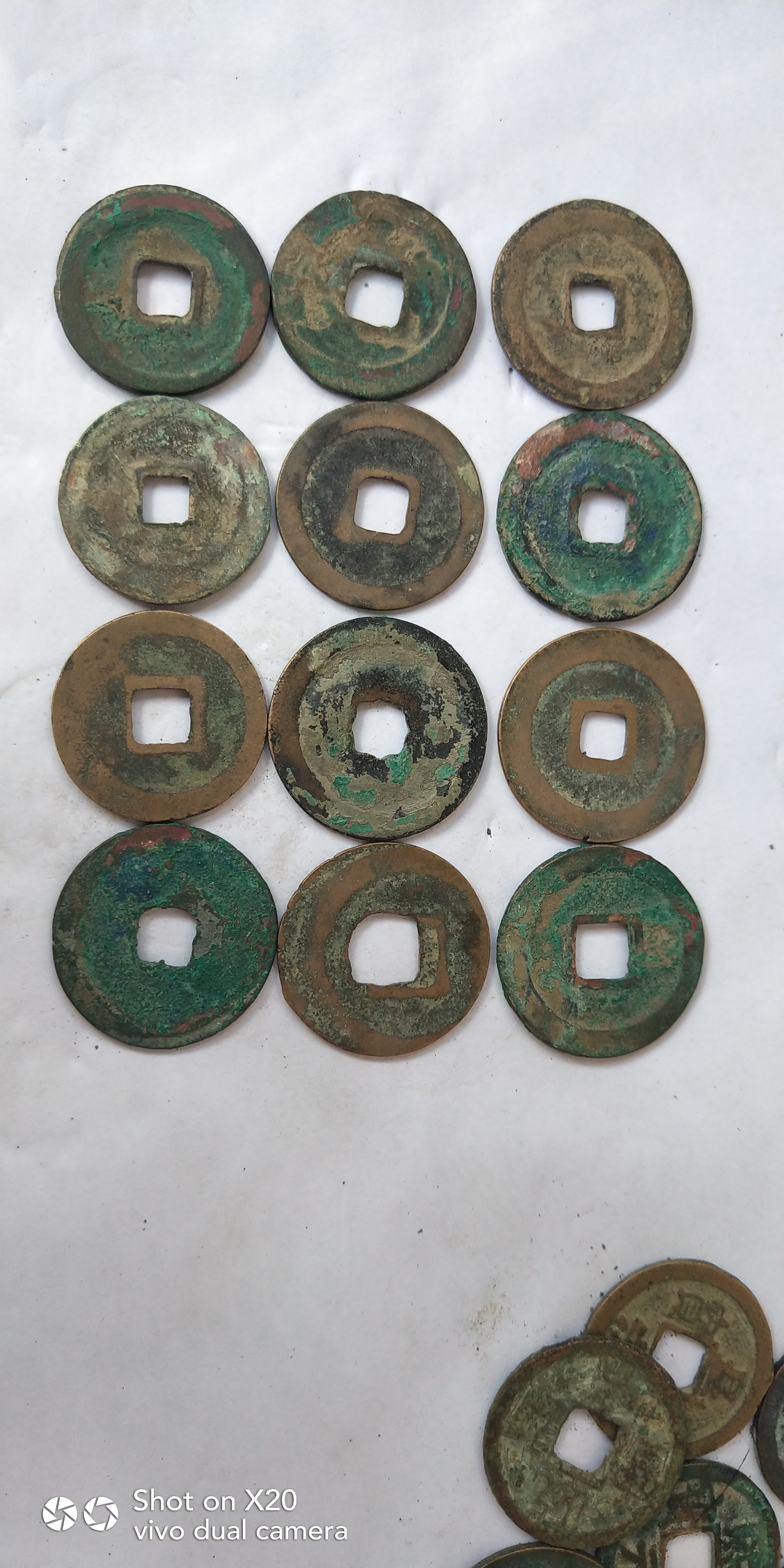 爱藏网 爱藏拍卖 古钱币  0 分享到: 应该是宋朝时期铜钱背平,有多少