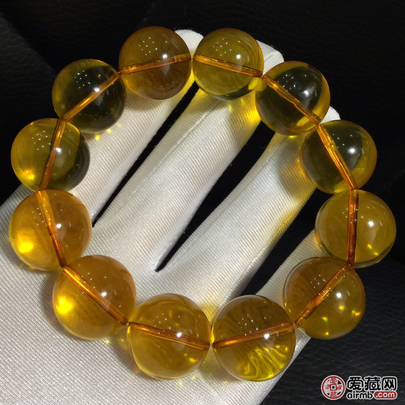 天然琥珀<br />样式：手串