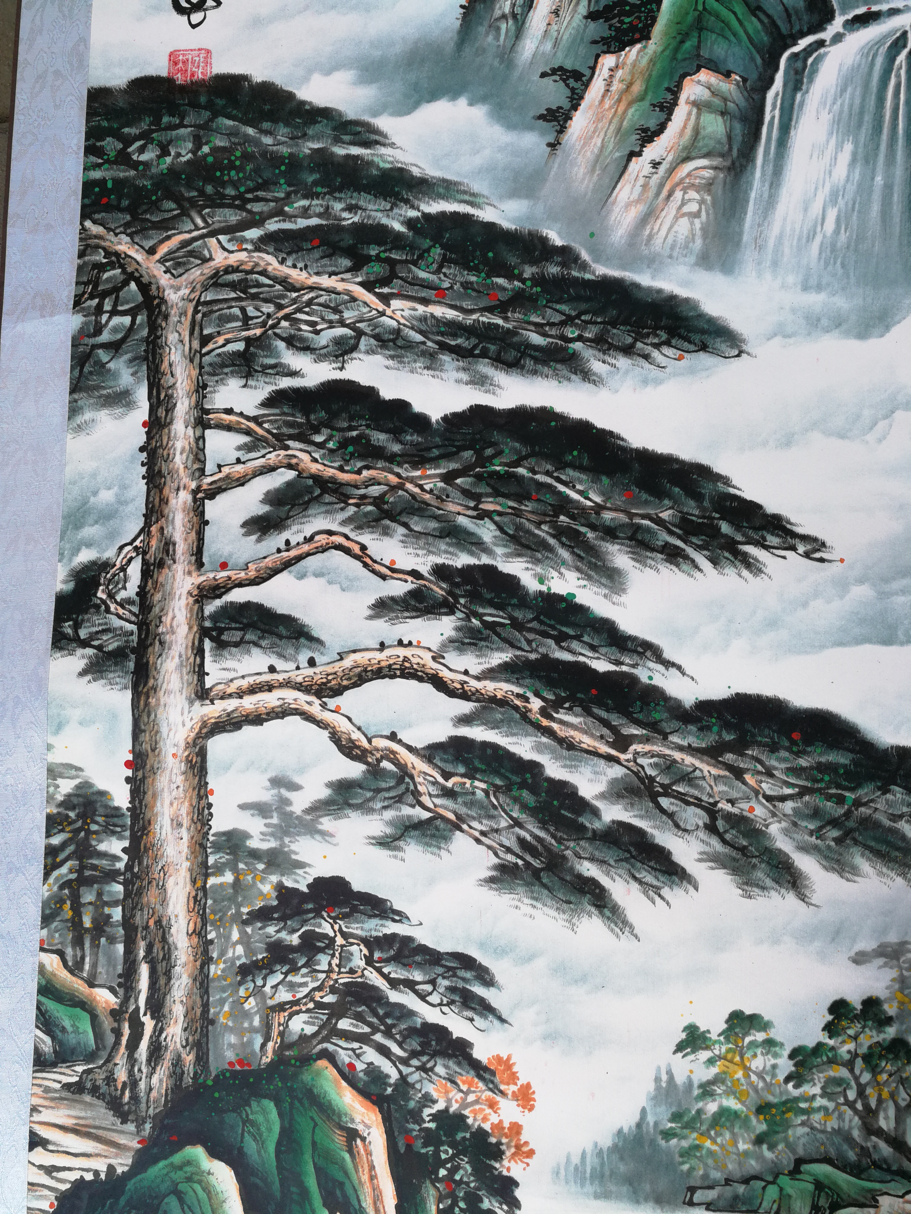 《迎客松》卷轴挂画 中堂画,尺寸约170*72厘米