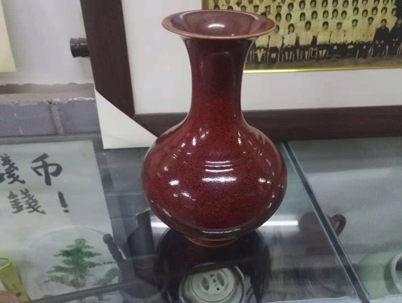 祭红釉朱砂天球赏瓶釉色非常漂亮全品相具体年代