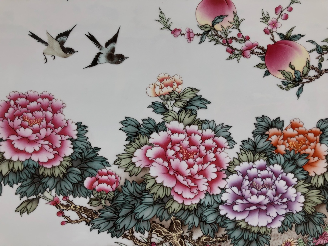 《刘雨岑》作品红木镶瓷板画富贵