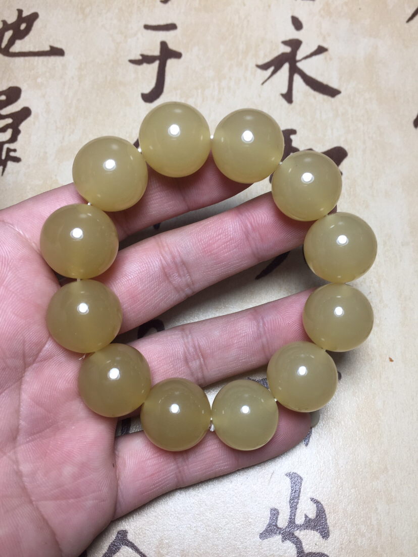 新疆和田糖玉手链选用上等玉料制作而成雕工精细优良玉