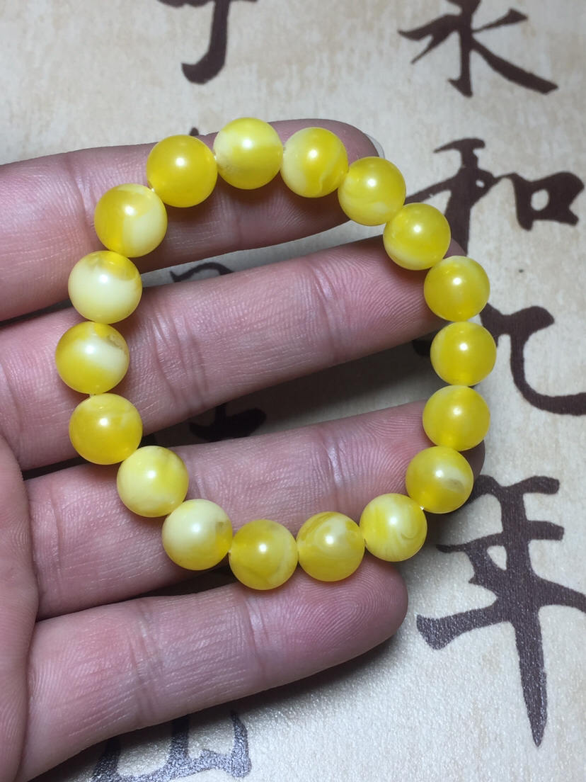 波罗的海蜜蜡手链,选用上等玉料制作而成雕工精细优良