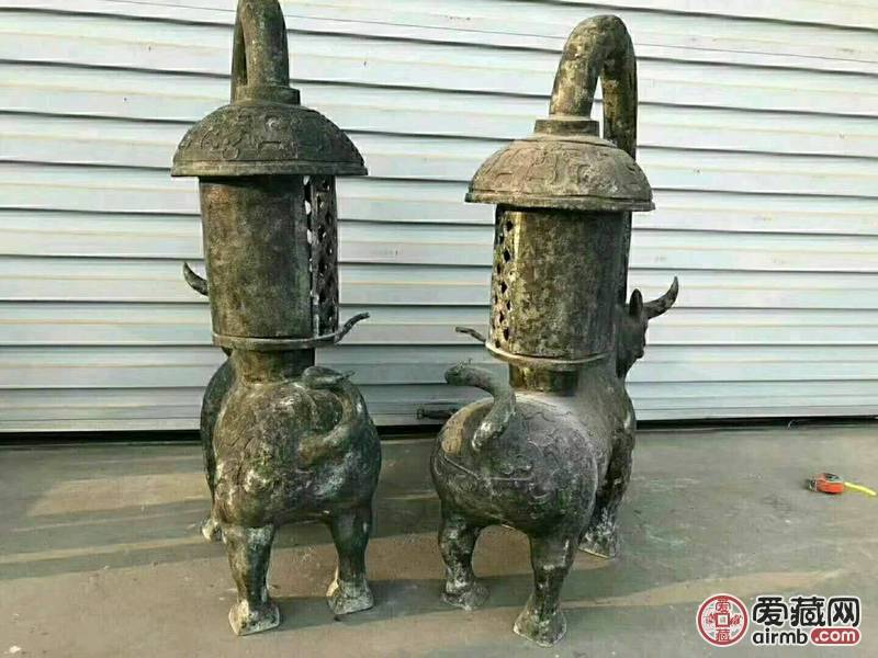 青铜牛灯一对，保存完好，青铜精