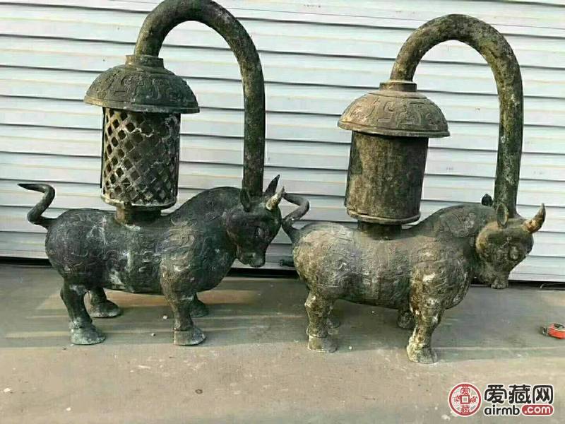 青铜牛灯一对，保存完好，青铜精