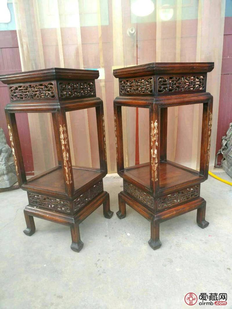 草花梨花镶嵌花几一对，品相一流