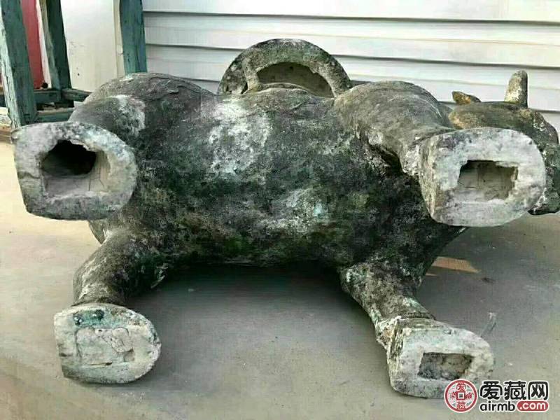 青铜牛灯一对，保存完好，青铜精