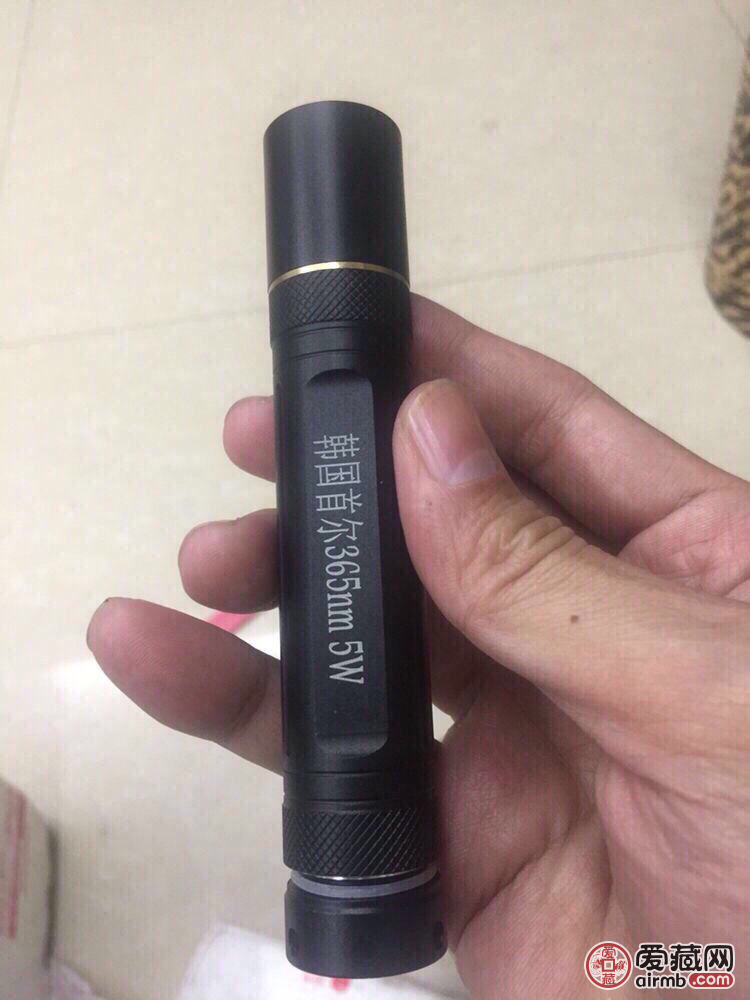 荧光灯一把,什么钱币都可以照是
