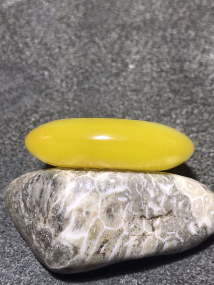 精美天然鸡油黄玛瑙平安扣一个尺寸3710mm由