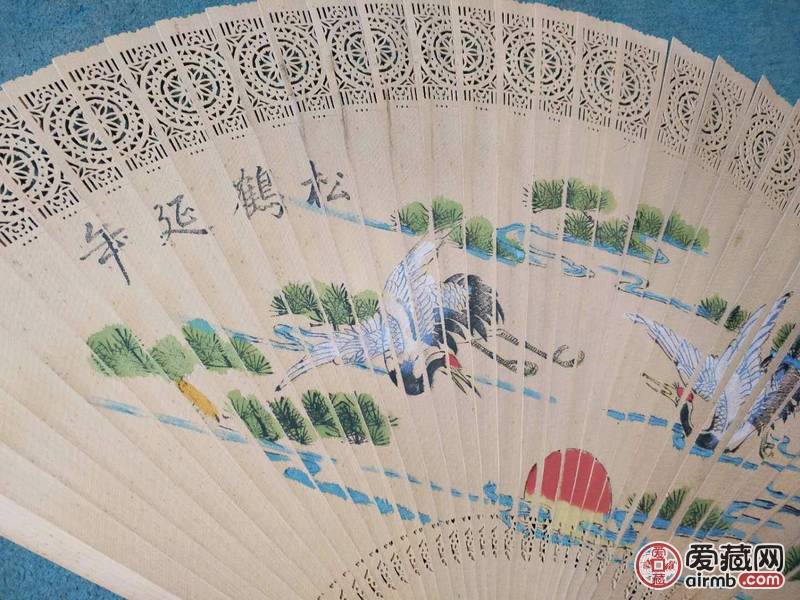 下乡收手绘粉彩松鹤延年扇子摆件