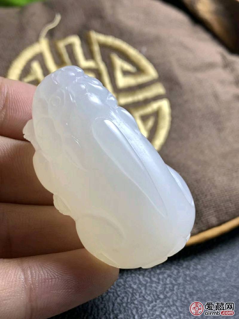 高冰透玉化砗磲招财貔貅挂件，小