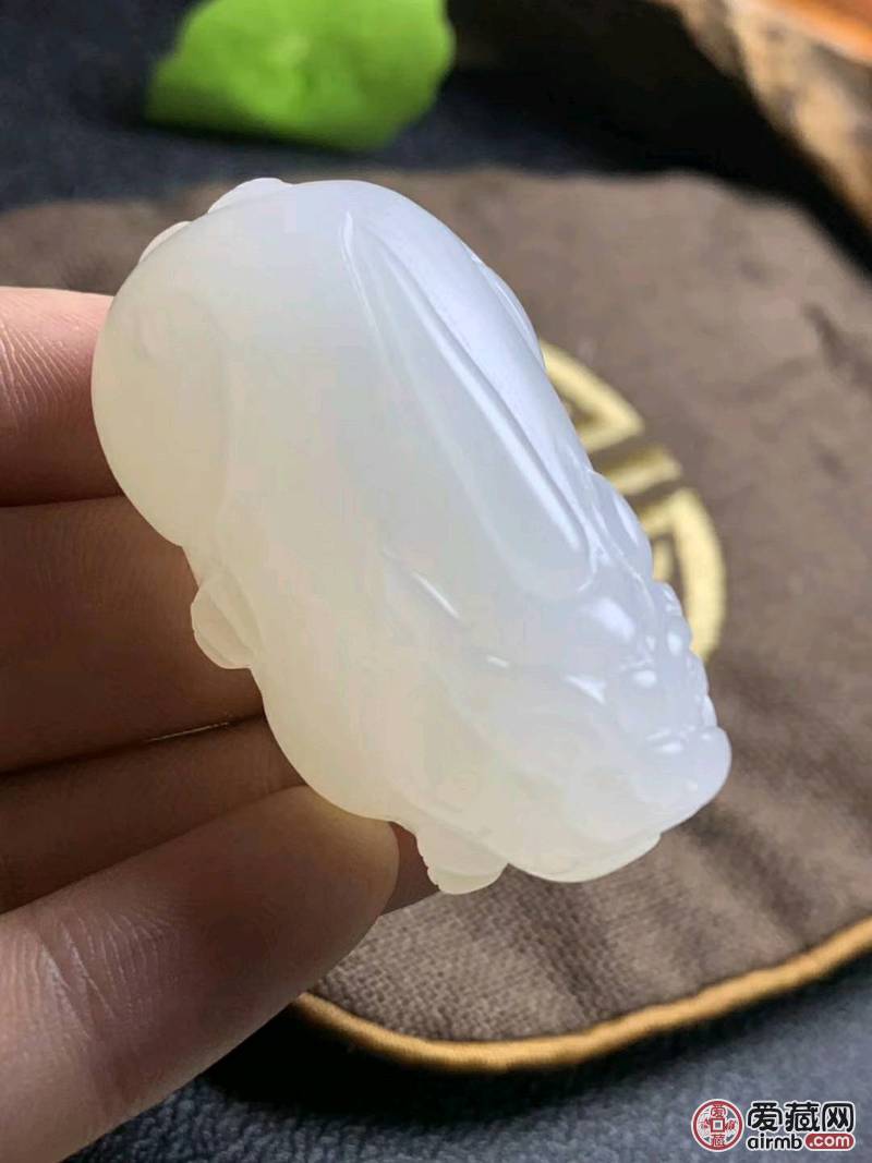 高冰透玉化砗磲招财貔貅挂件，小