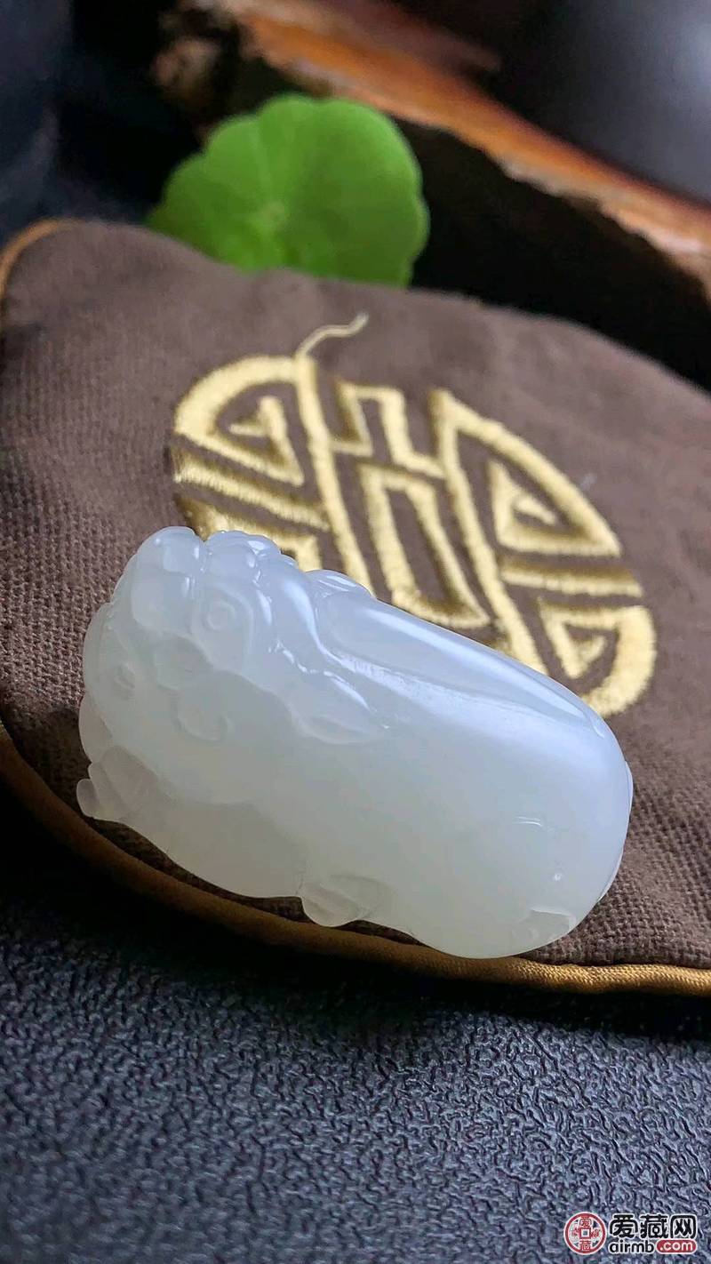 高冰透玉化砗磲招财貔貅挂件，小