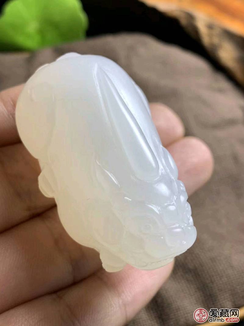 高冰透玉化砗磲招财貔貅挂件，小