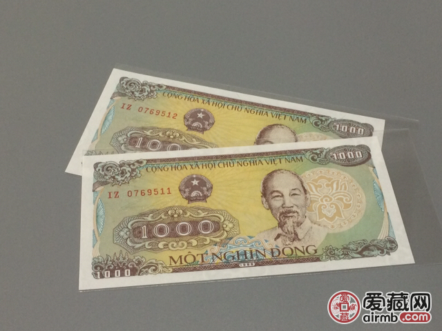 越南1000元纸币.补号两张.