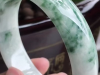 玻璃种翡翠手镯价格是多少