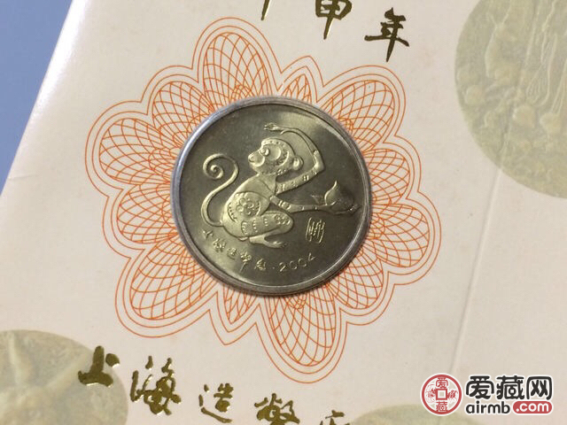 2002年马年生肖纪念章2本。
