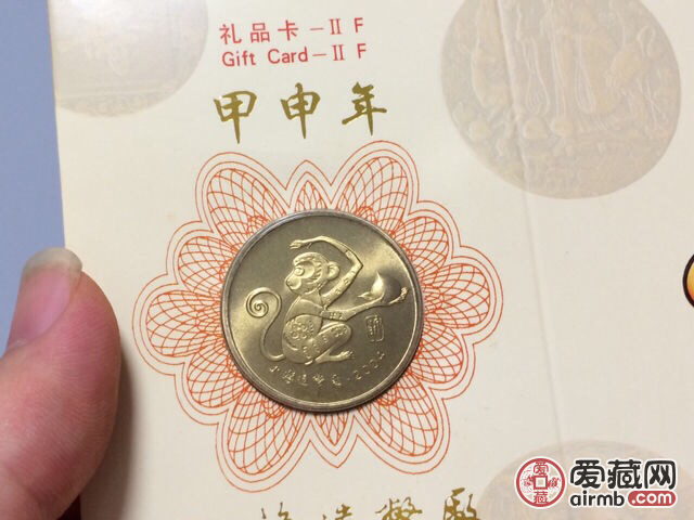 2002年马年生肖纪念章2本。