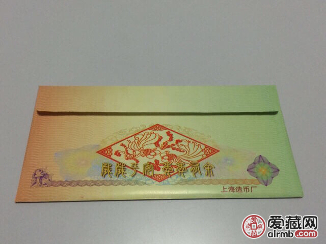 2002年马年生肖纪念章2本。