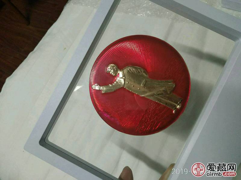 特大毛主席全身站立招手高浮雕像