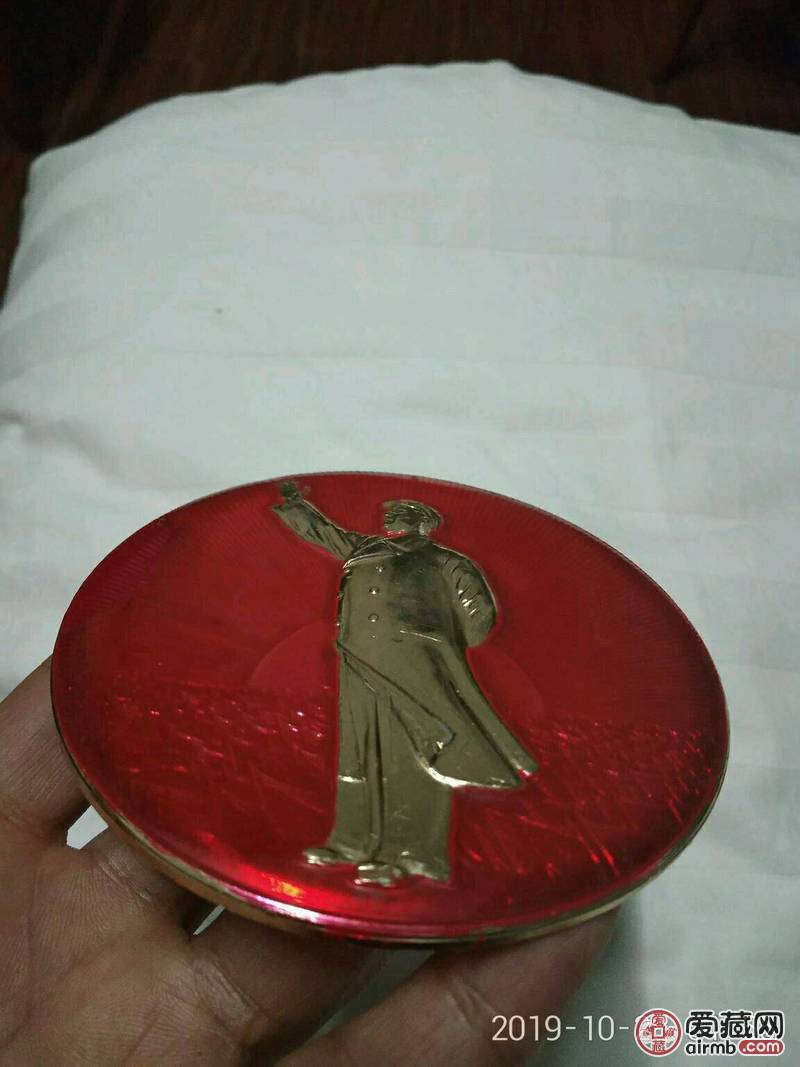 特大毛主席全身站立招手高浮雕像