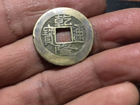 乾隆通宝雕刻石铜钱