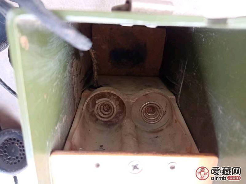文革时期老军用手摇电话机一台，