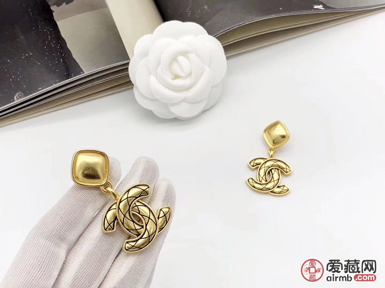 香奈儿专柜正品代购耳钉，全新，
