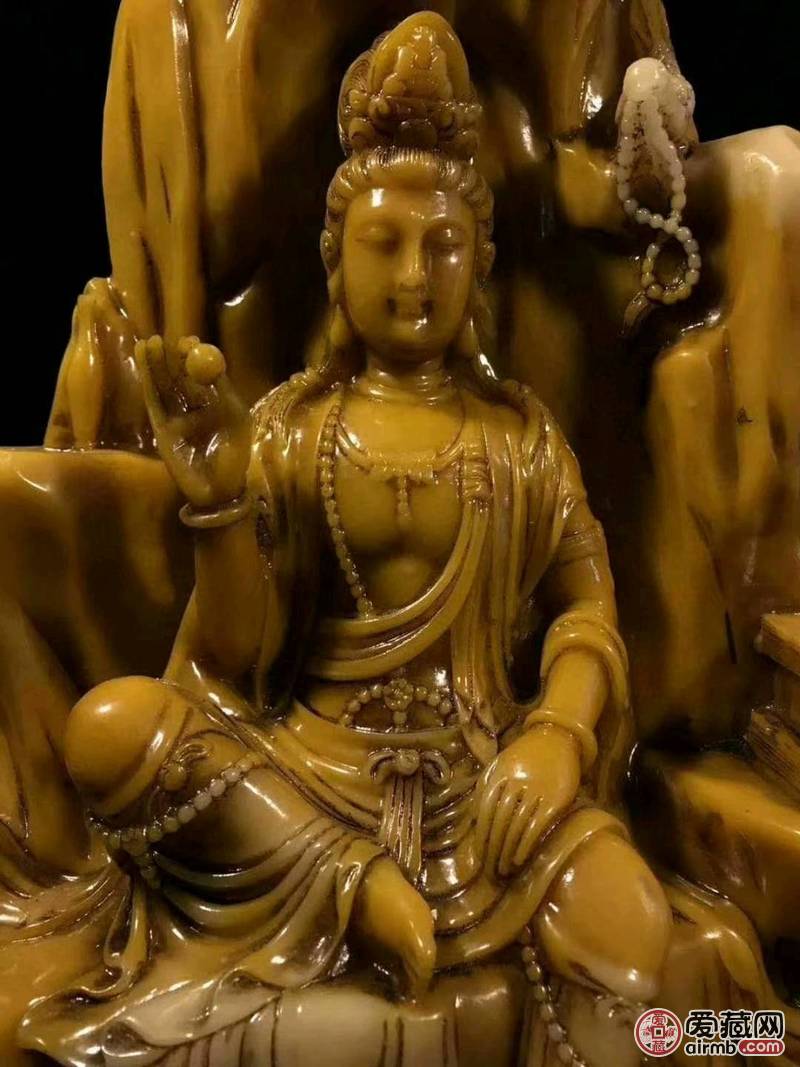 寿山石坐山观音菩萨一尊，开脸慈