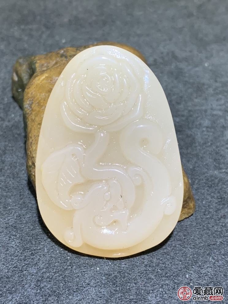 精美黄龙玉雕刻牌子一块，点击头
