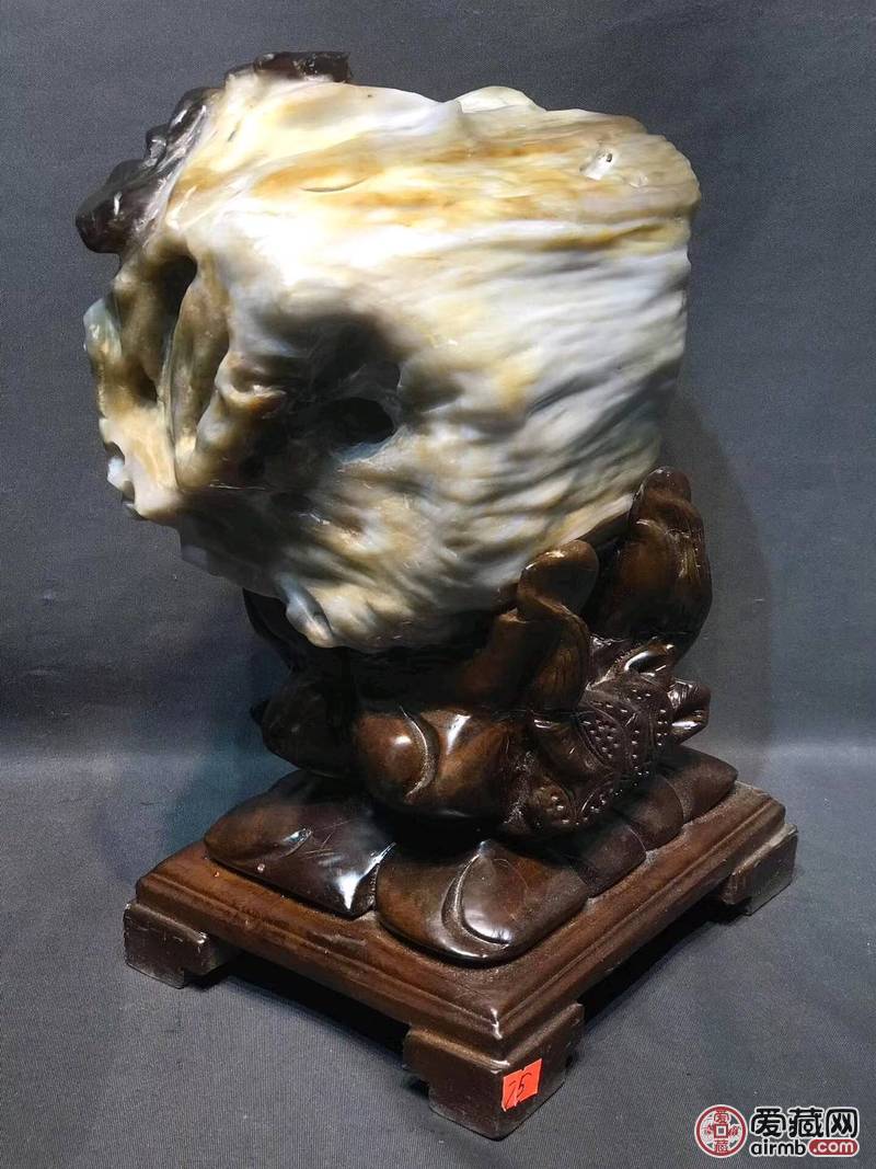 树化玉摆件，具有强大的磁场，对